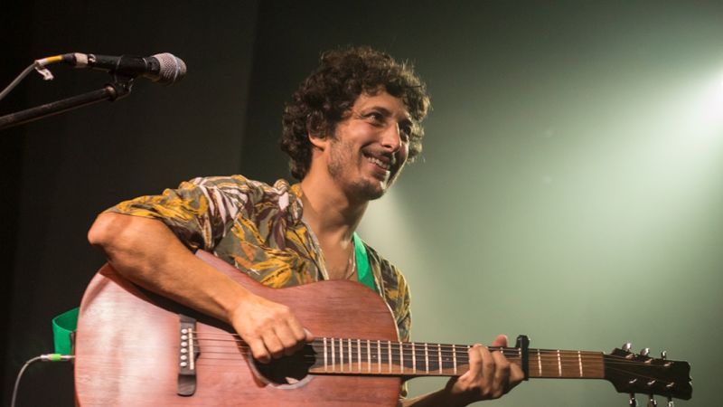 Adrián Berra regresa a Mendoza después de su gira "Respirar Bajo el Agua"